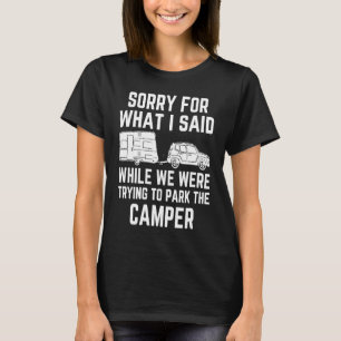 Camiseta acampada Perdón por lo que dije mientras estaciona