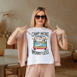 Camiseta Acampar más preocupaciones menos
