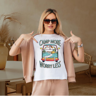 Camiseta Acampar más preocupaciones menos