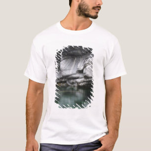 Camiseta Acantilado redondeado de la roca por el río de