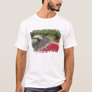 Camiseta Acera a través de tulipanes, narcisos, y