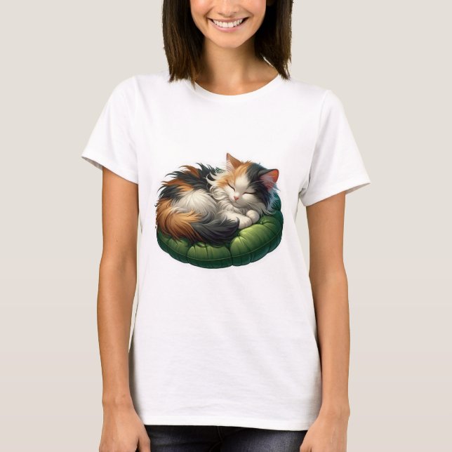 Camiseta Acogedor gato calico durmiendo en un suave cojín v (Anverso)