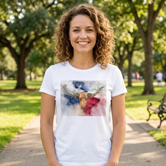 Camiseta Acuarela de Texas Longhorn con arte de mapa de ban (Texas Longhorn Watercolor with Flag Map Art. Women Basic White T-Shirt)