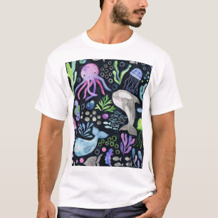 Camiseta Acuarela de vida marina, fondo oscuro.