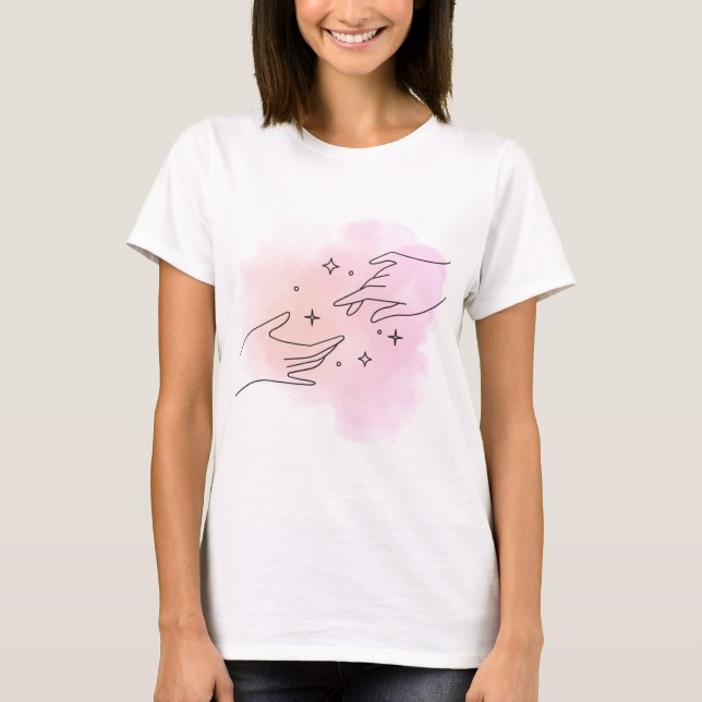 Camiseta acuarela rosa de manos celestes (Anverso)