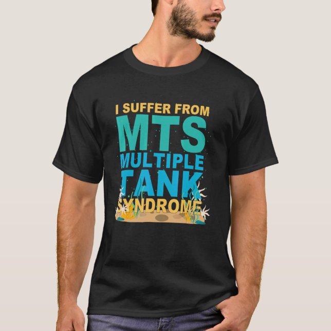 Camiseta Acuario Mascota M T S Síndrome de Tanque Múltiple  (Anverso)