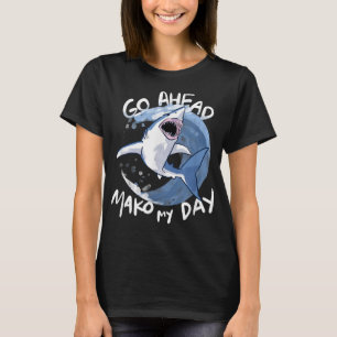 Camiseta Adelante, Mako Mi Día - Tiburón gracioso 