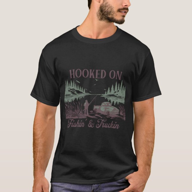 Camiseta Adicto a pescar y camionar (Anverso)