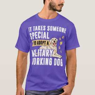 Camiseta Adopción de perro de trabajo militar recuperador d