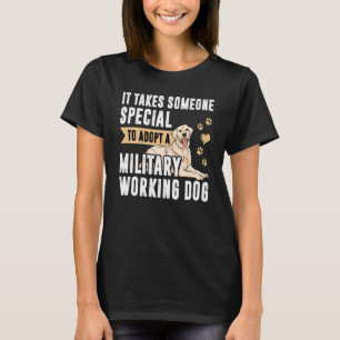 Camiseta Adopción de perro de trabajo militar recuperador d