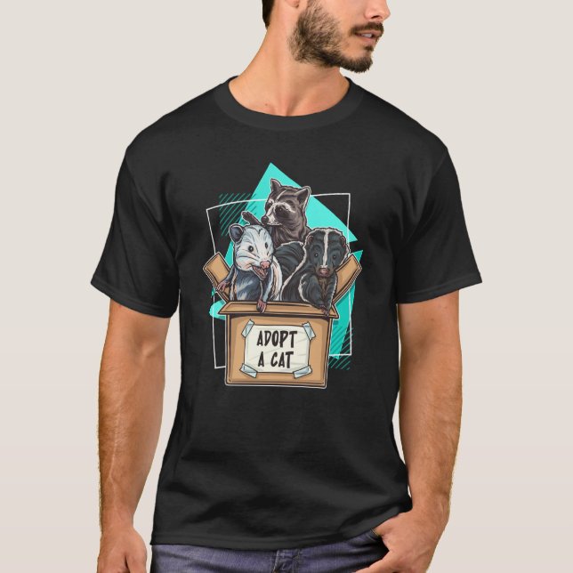 Camiseta Adopt a Cat Raccoon Opossum Skunk Trash Pandas Str (Anverso)