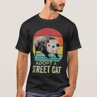 Camiseta Adopta a un gato callejero Funny Possum