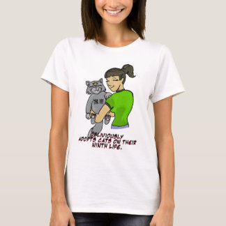 Camiseta Adopta olvidadizo gatos en su novena vida