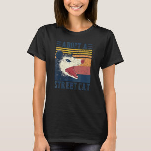 Camiseta Adopta un gato callejero divertido zarigüeya vinta