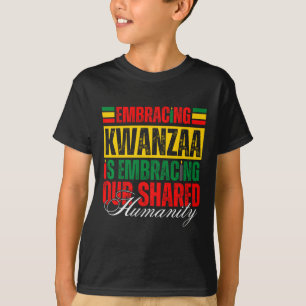Camiseta Adoptar Kwanzaa es nuestra humanidad compartida af