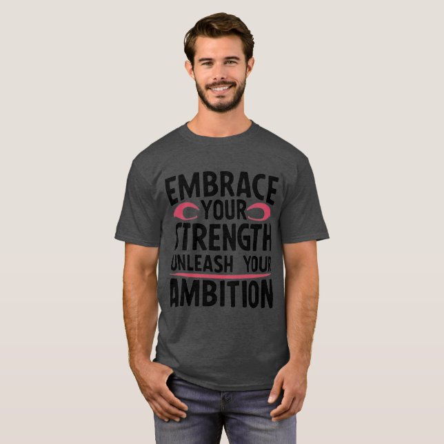Camiseta Adopte su fuerza y desencadene su ambición (Anverso completo)