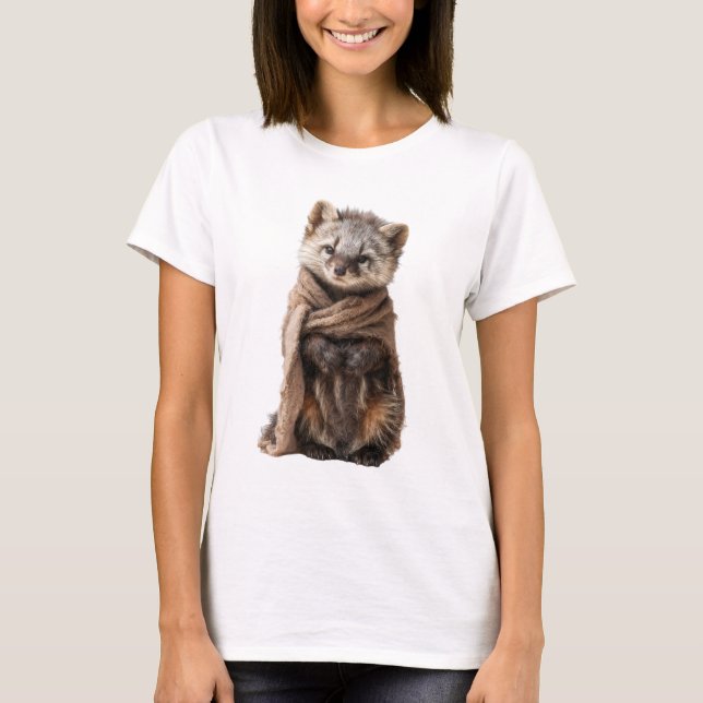 Camiseta Adorable Baby Raccoon Illustration with Wool Scarf (Anverso)