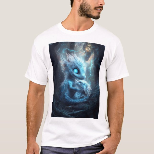 Camiseta Adorable Bébé Dragon dans une Forêt Enchantée (Anverso)