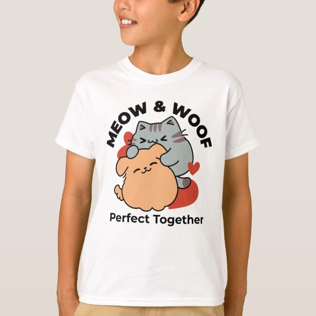 Camiseta Adorable Cat and Dog Hug - Diseño de Meow & Woof (Anverso)
