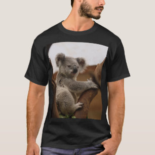 Camiseta Adorable mirando a Koala en la rama de los hombres