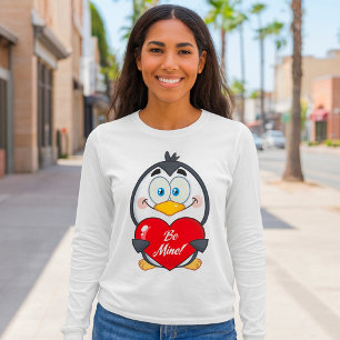 Camiseta Adorable Penguin Holding Be Mine Heart