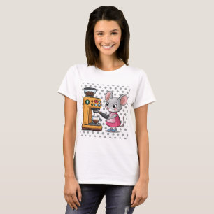 Camiseta Adorable Ratón Gris Haciendo Café