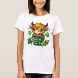 Camiseta Adorable vaca Highland en cubo de Shamrock