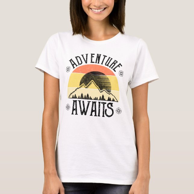 Camiseta Adventure Awaits (Anverso)