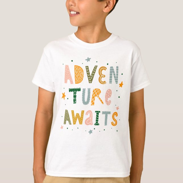 Camiseta Adventure Awaits (Anverso)