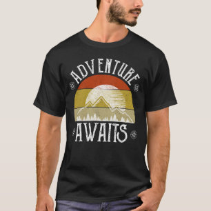 Camiseta Adventure Awaits