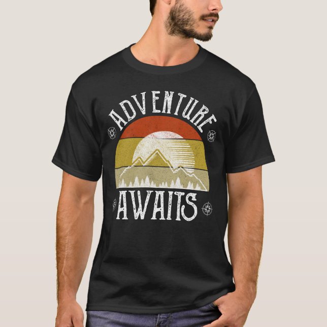 Camiseta Adventure Awaits (Anverso)
