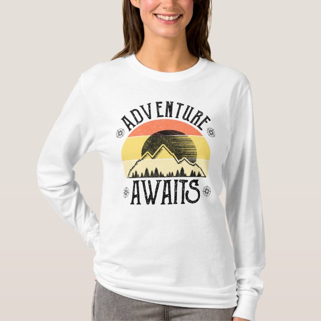 Camiseta Adventure Awaits (Anverso)