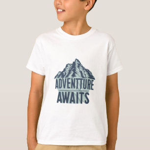 Camiseta Adventure Awaits