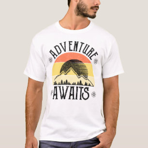 Camiseta Adventure Awaits