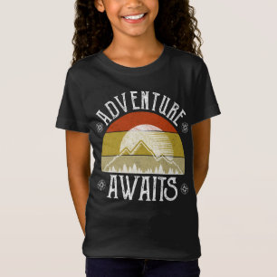 Camiseta Adventure Awaits
