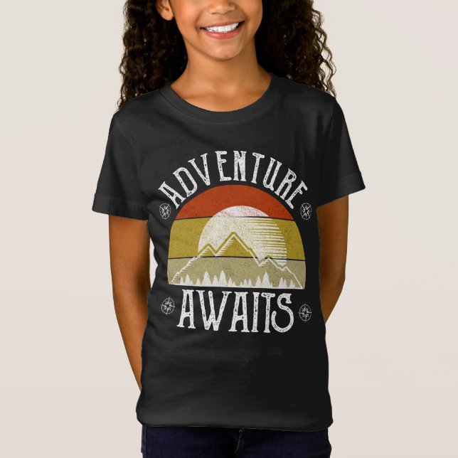 Camiseta Adventure Awaits (Anverso)