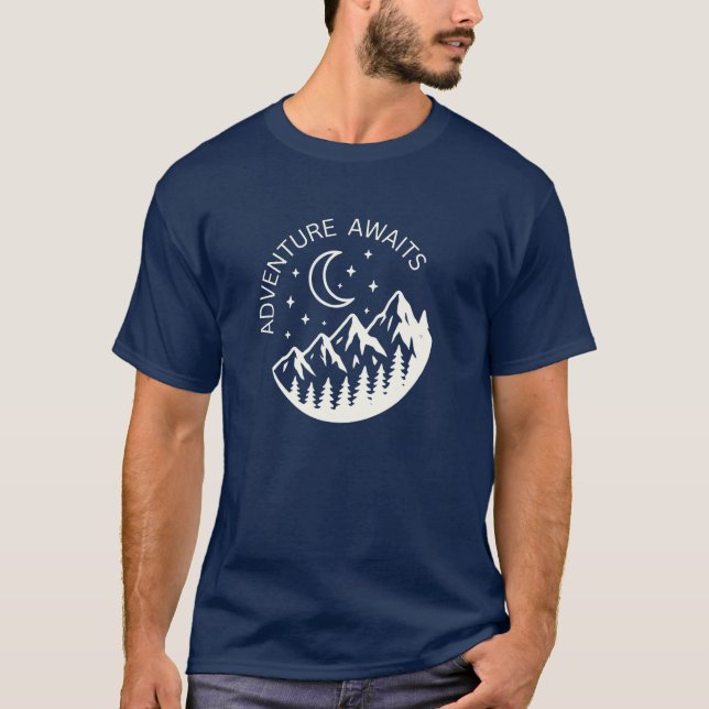Camiseta Adventure Awaits - Minimalist Travel (Anverso)