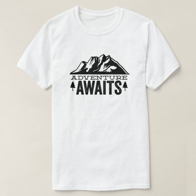 Camiseta Adventure Awaits Mountain (Diseño del anverso)