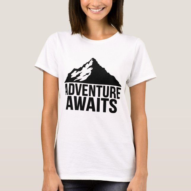 Camiseta Adventure Awaits Mountain Hiking Design (Anverso)