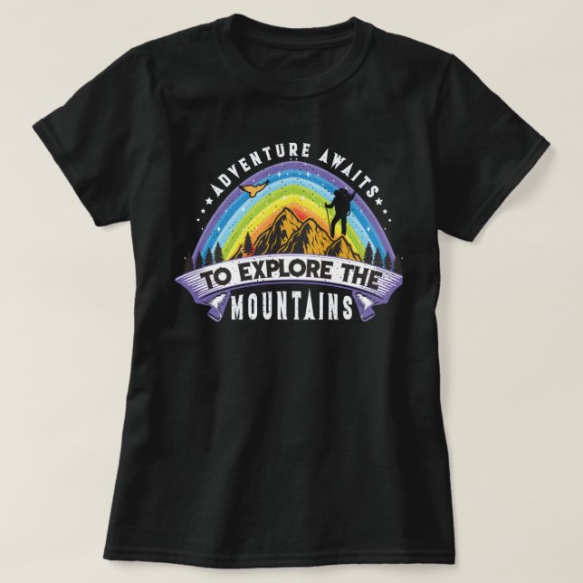 Camiseta Adventure Awaits To Explore The Mountains (Diseño del anverso)