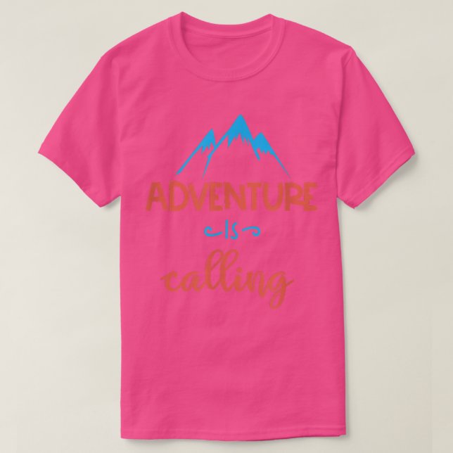 Camiseta Adventure está llamando a excursionismo por montañ (Diseño del anverso)