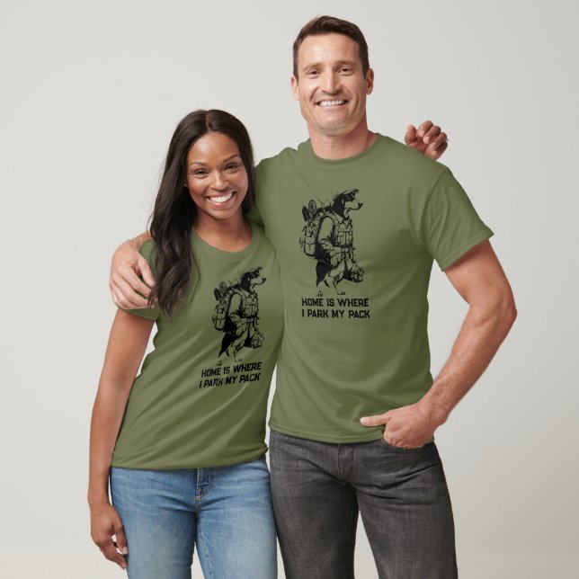 Camiseta Adventurous Dachshund Hiker Home Is Where My Pack (Unisexo)