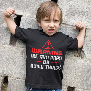Camiseta Advirtiéndome a mí y a papá hacer cosas estúpidas 