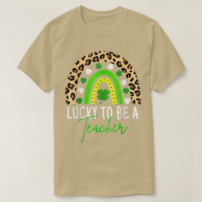 Camiseta Afortunadamente Para Ser Maestra En El Arcoiris St (Diseño del anverso)