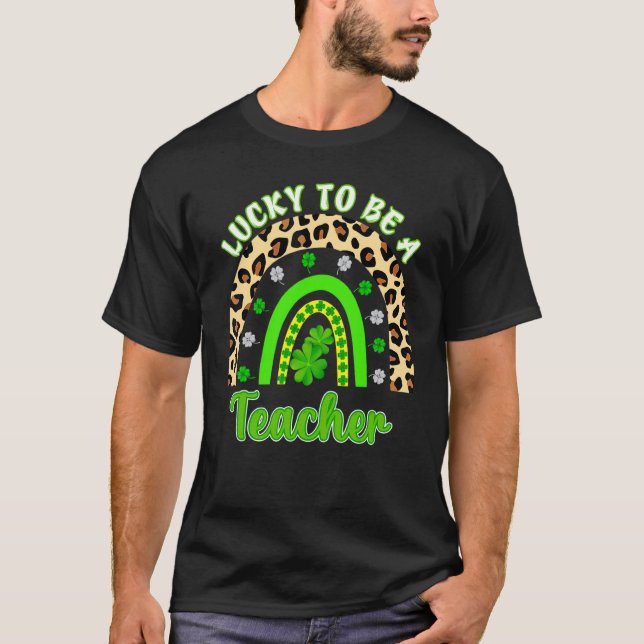 Camiseta Afortunadamente Para Ser Maestra En El Arcoiris St (Anverso)