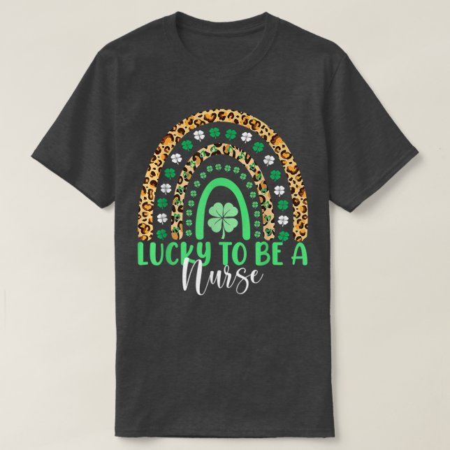 Camiseta Afortunadamente Para Ser Un Enfermero De Leopardo  (Diseño del anverso)