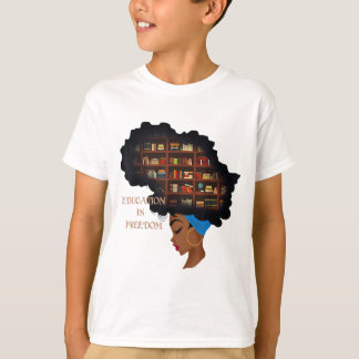 Camiseta África: La educación es el libro negro de la bibli