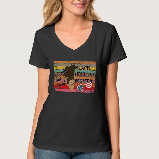 Camiseta Afro Ame Black History Month  Different but Equal (Anverso)