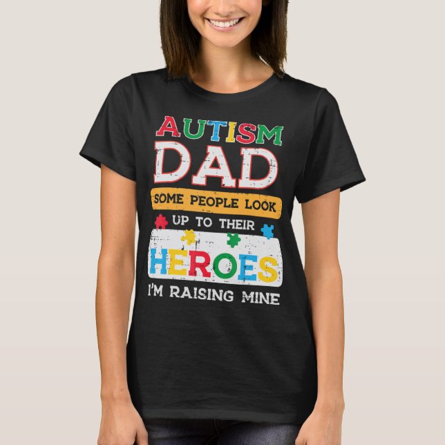 Camiseta Agarra este lindo autismo papá héroes que estoy cr (Anverso)
