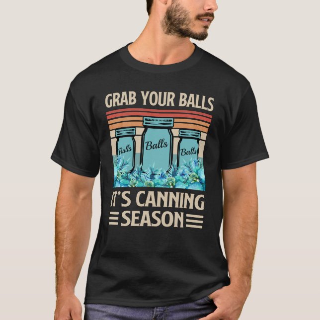 Camiseta agarra tus bolas en temporada de latas (Anverso)